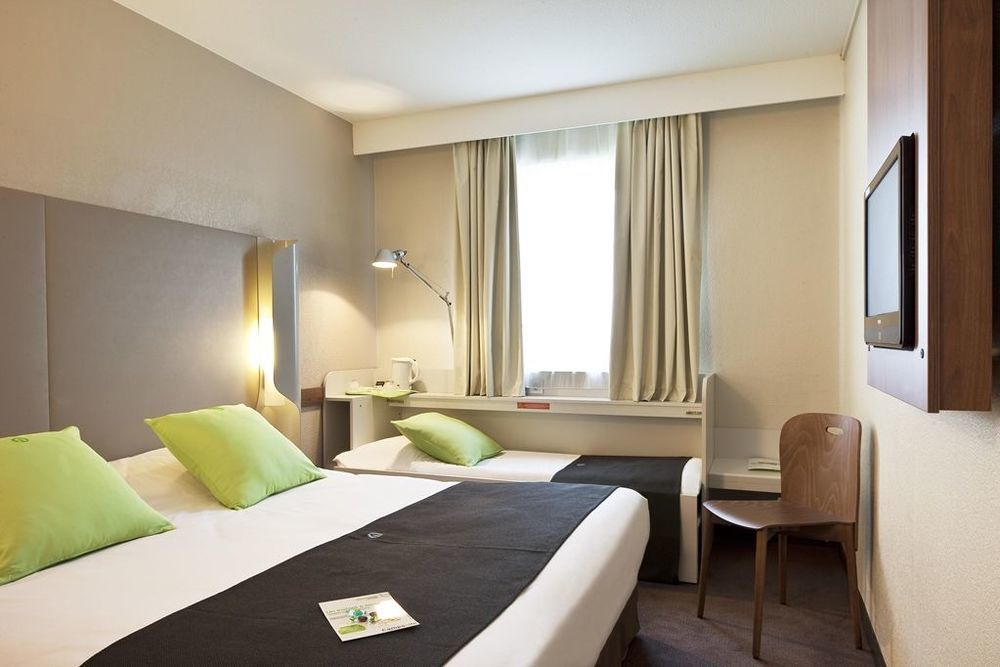 Campanile Lyon Ouest Tassin Hotel Room photo